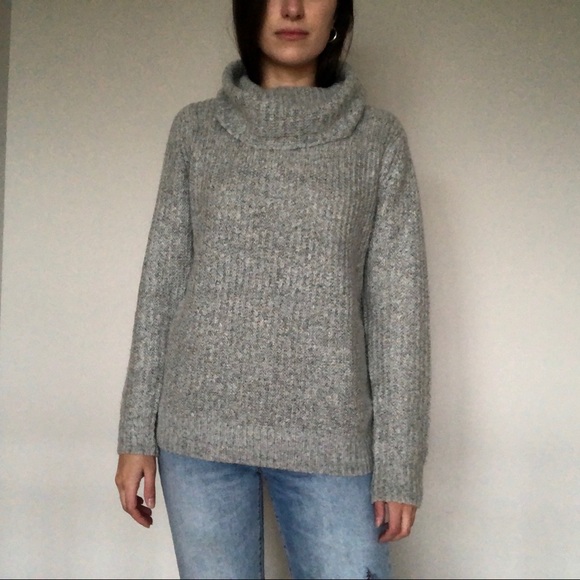 Light gray turtleneck sweater - Picture 2 of 4
